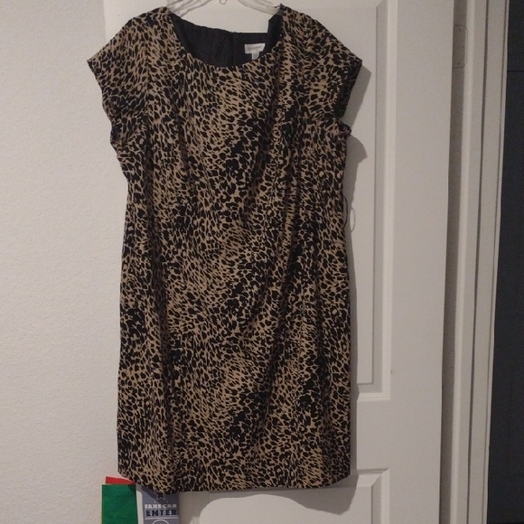 Avenue Dresses & Skirts - Leopard Print Dress With Earrings Euc